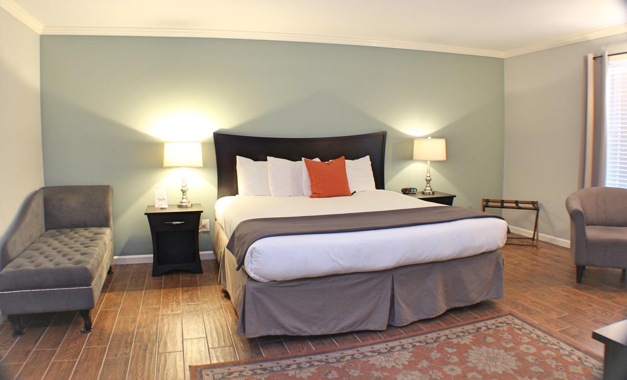 The Dahlonega Square Hotel & Villas Bagian luar foto